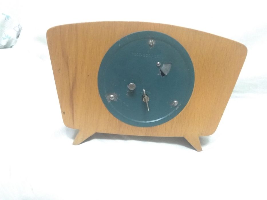 Часы маяк СССР. Завод пружины почти неделю держит.