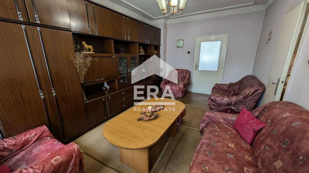 Продава се Четиристаен апартамент в Шумен, Център - 88 кв.м за 1246 €/кв.м - Снимка #12