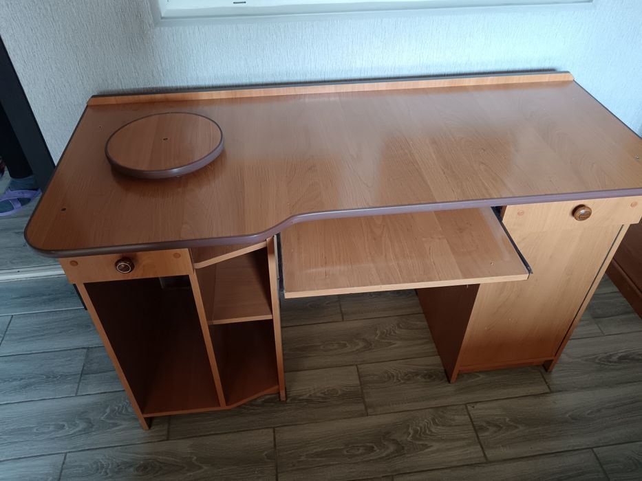Продаётся стол компьютерный