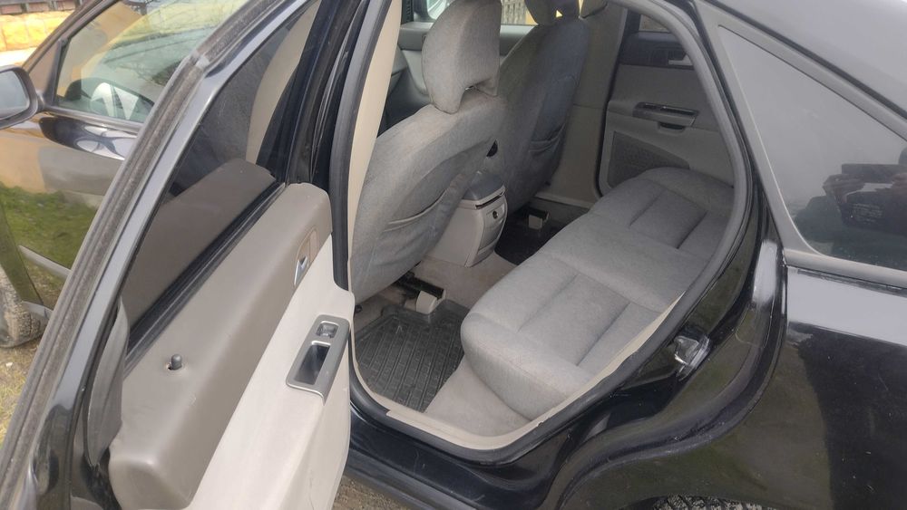 Vând autoturism convenabil