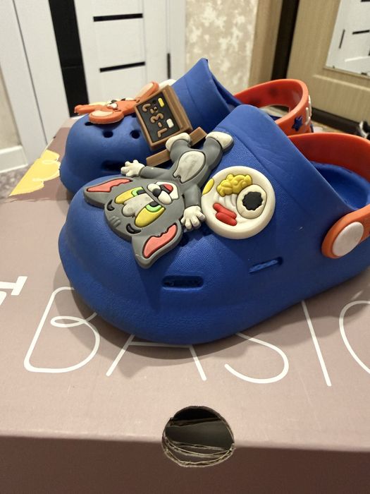 Кроссовки и кроксы