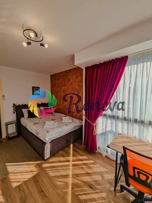 Дава се под наем Тристаен апартамент в Варна, Център - 110 кв.м за 1176 € - Снимка #9