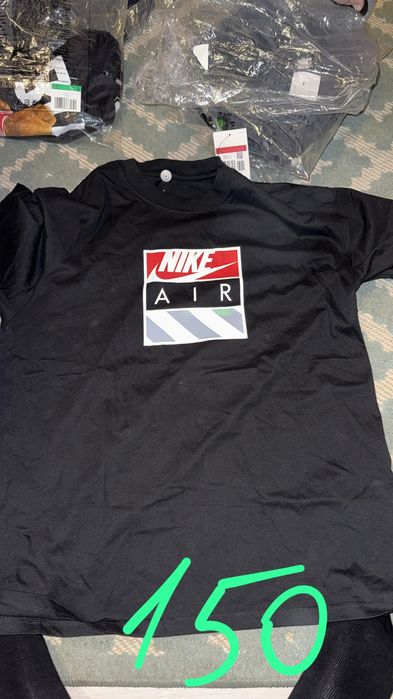 Tricouri noi originale