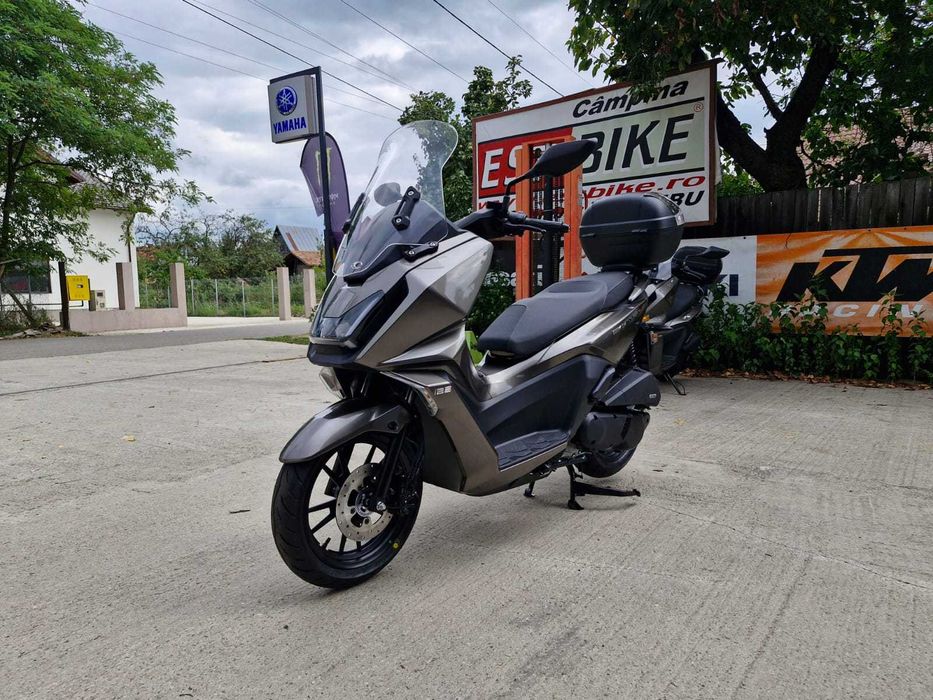 Scuter Kymco SkyTown 125i nou-se conduce cu B-stoc EST BIKE Campina
