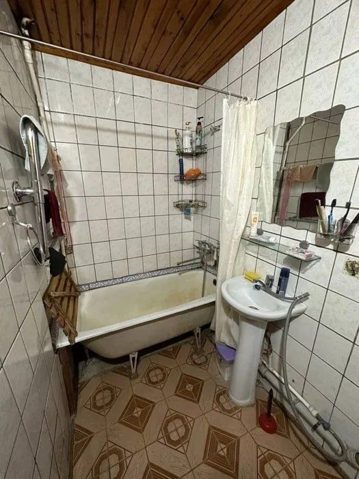 Продаётся ШРуставелли 3в4/4/5 без мебелья без ремонта локации топ !!!