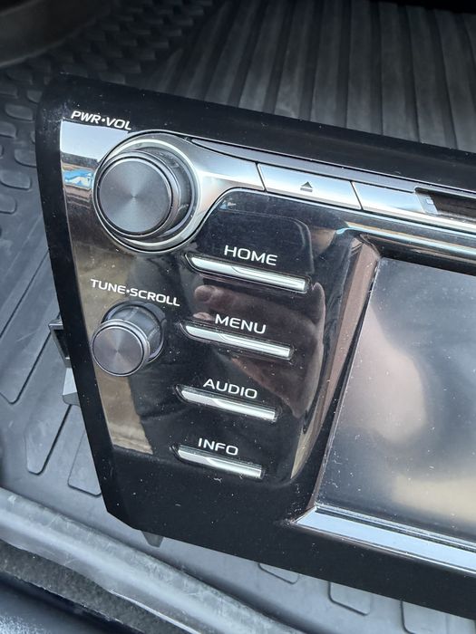 Продам магнитолу  тойота камри70