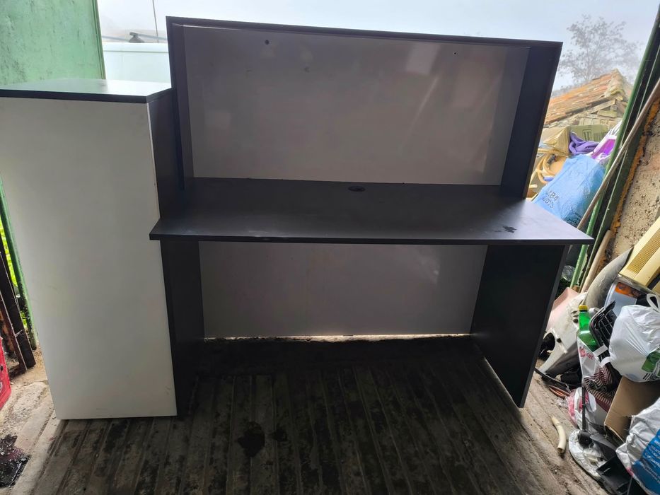 Офис рецепция с шкаф