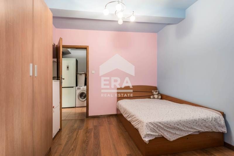 Двустаен, ексклузивен, обзаведен апартамент за продажба, в тухлена сгр