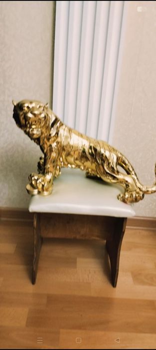 Продам большого золотого тигра