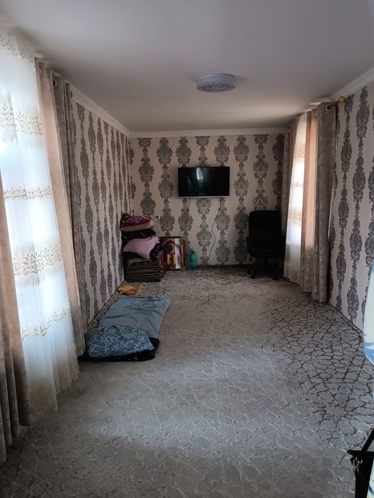 Навоий шахарга Чўтқарага яқин чиройли уй углавой ховли 7 сотих 6 хона