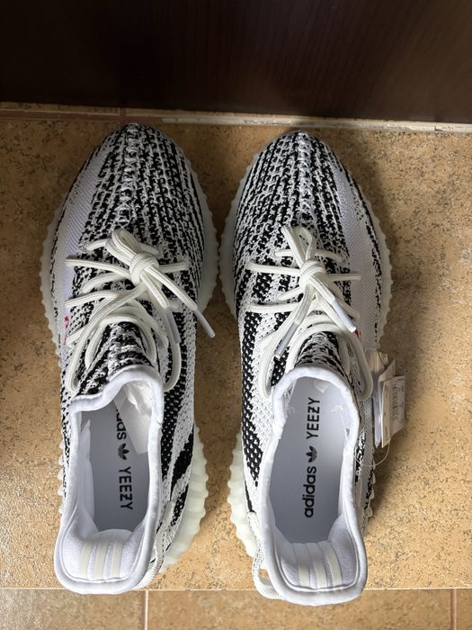 Yeezy 350v2 Zebra 42