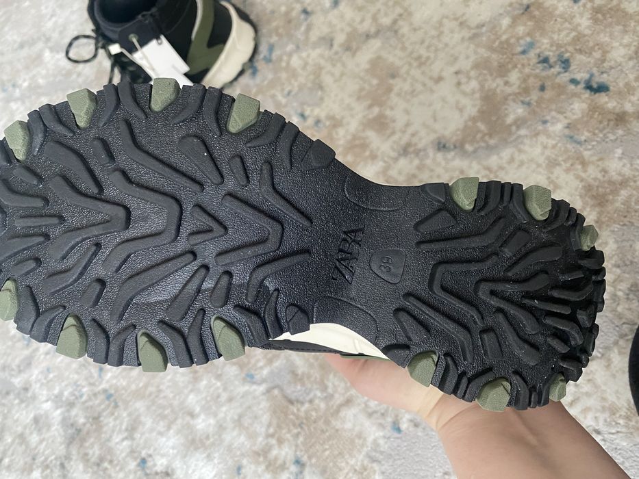 Продам кроссовки