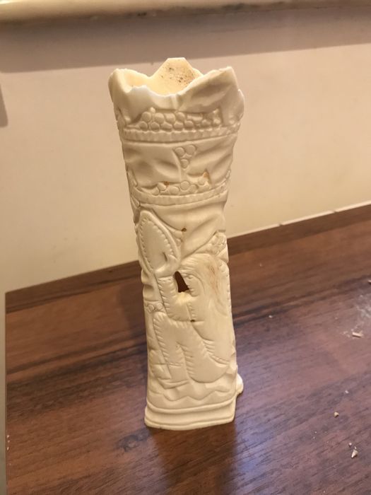 Ваза продается из кости.