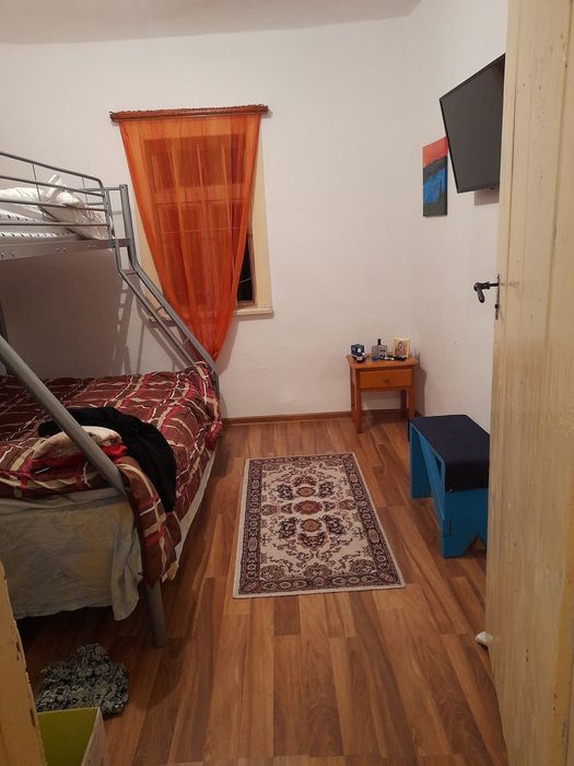 Vand casa batraneasca locuibila.