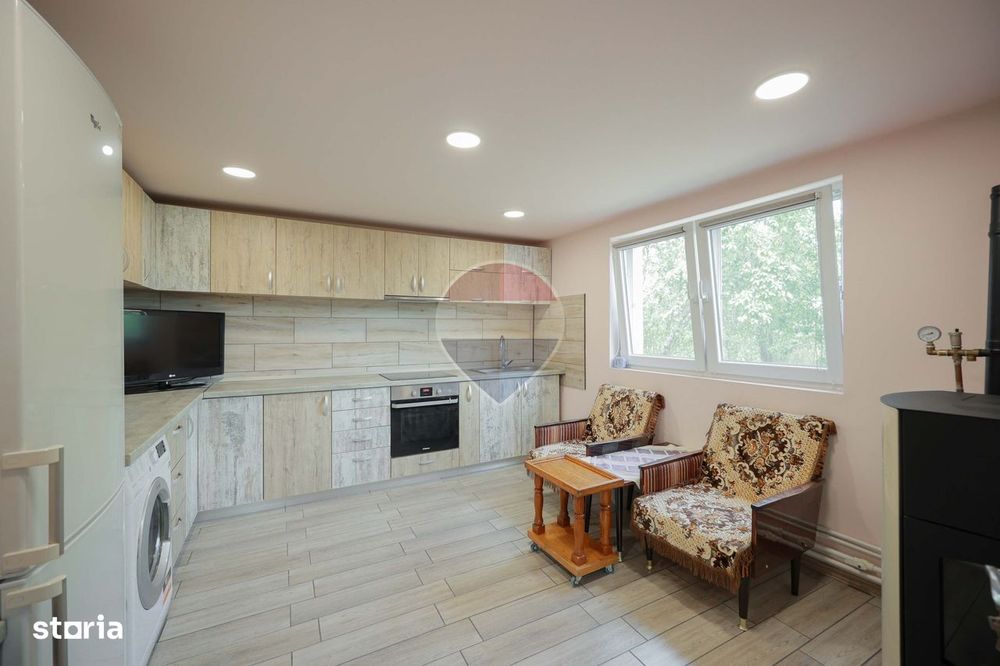 Casă cu 3 camere, complet renovată, teren 8.788 mp, Forosig
