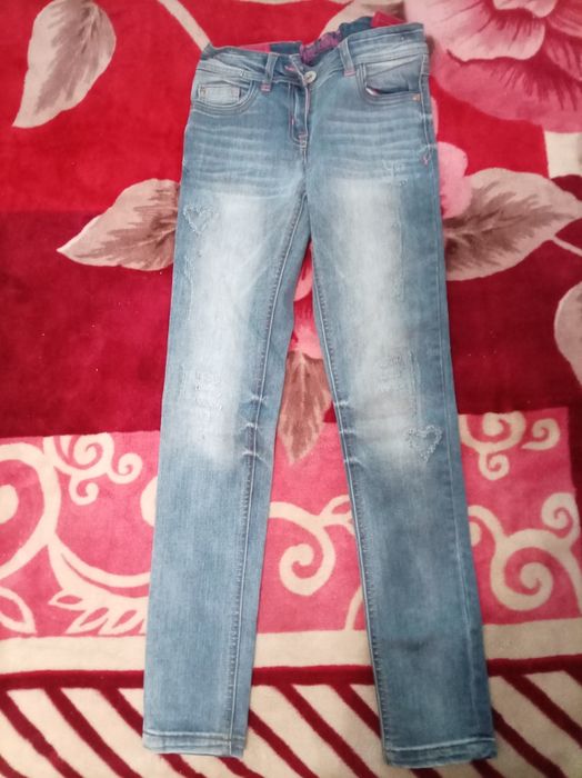 Продам джинсы на девочку 10-12 лет