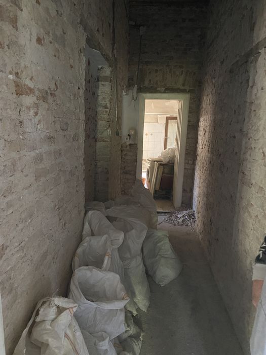 Decopertari pereti la caramida, gresie, faianta, decojire huma, orice.