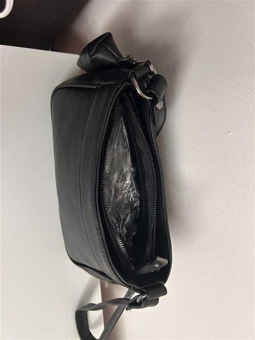 Черна дамска чанта