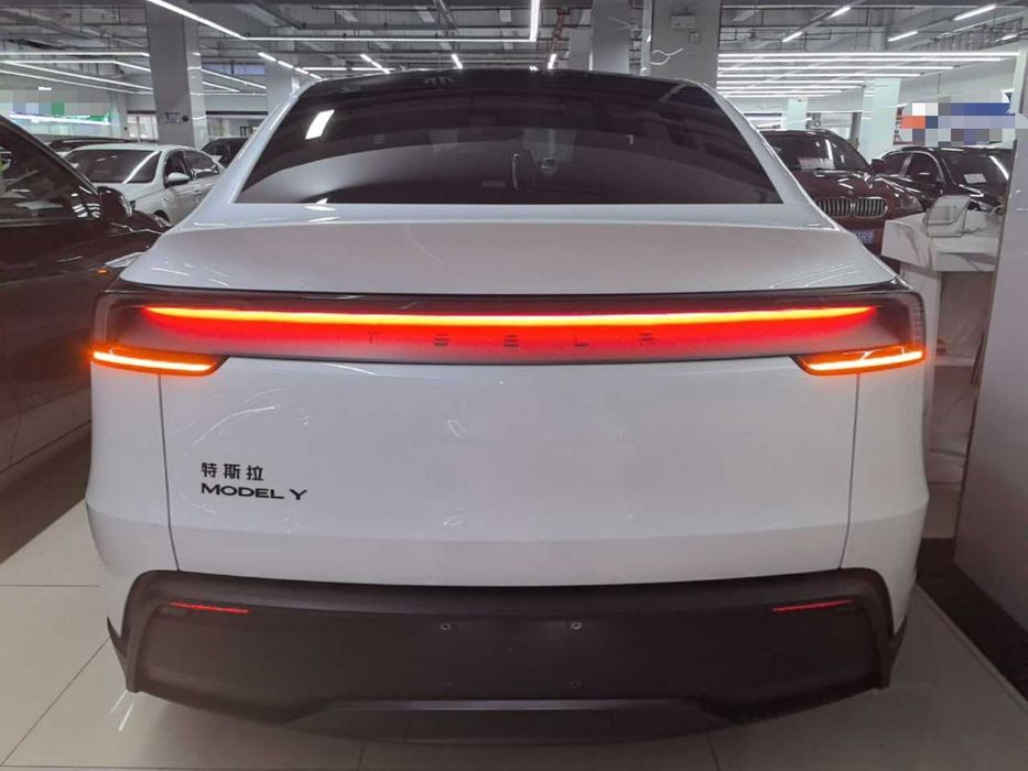 Tesla Model Y 2026 Rear-Drive Model