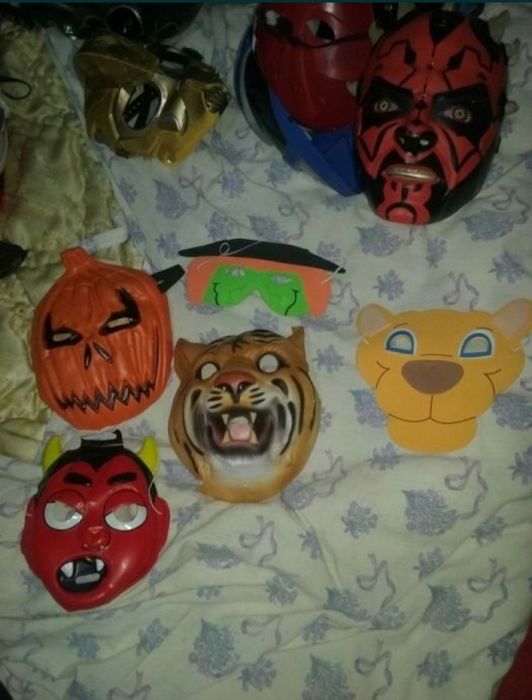 Vand colectie 160 de masti diferite,masca,carnaval, teatru, inchiriat
