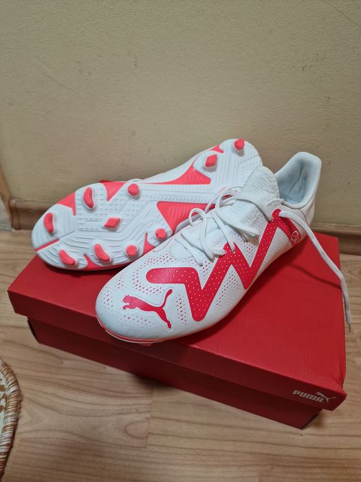 Ghete de fotbal marimea 44