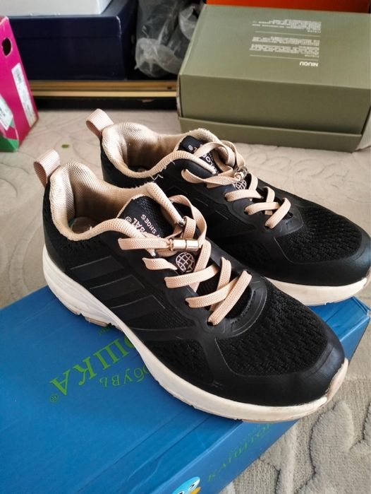 Кроссовки универсальные