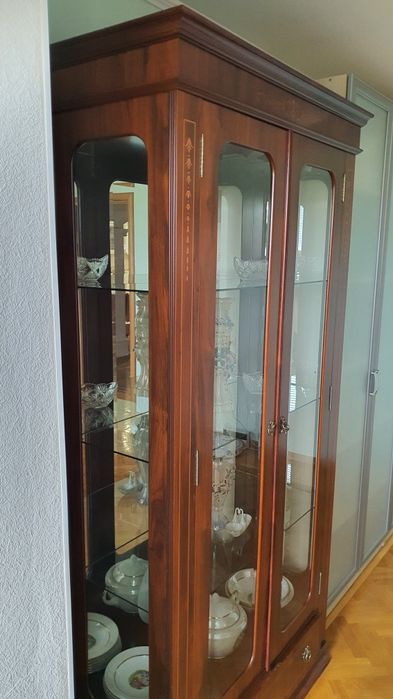 Шкаф для посуды.