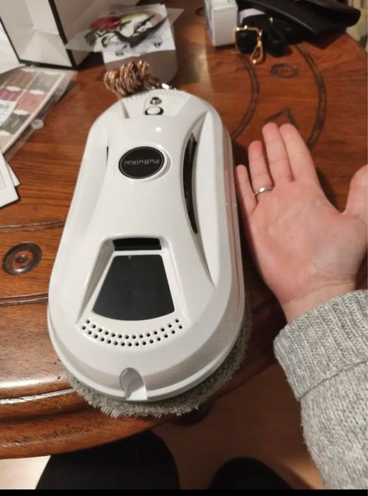 Робот за почистване на прозорци