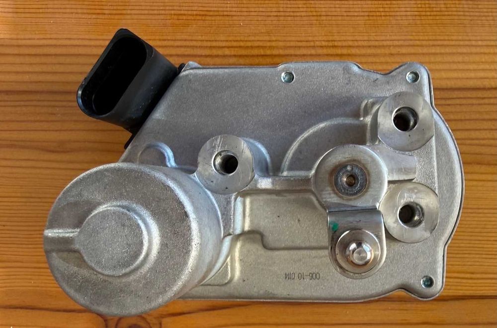 Актуатор Турбо AUDI A4 B7 A6 C6 A8 D3 3.0 TDI 4-PIN