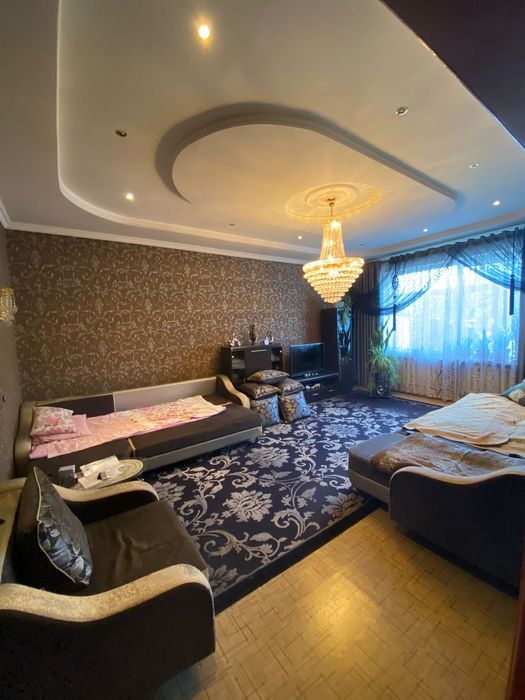 Продам большой дом. 3 уровня.