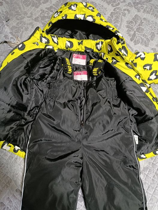 Продам демисезонный костюм