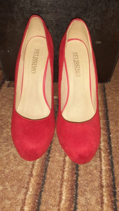 Продам туфли красные