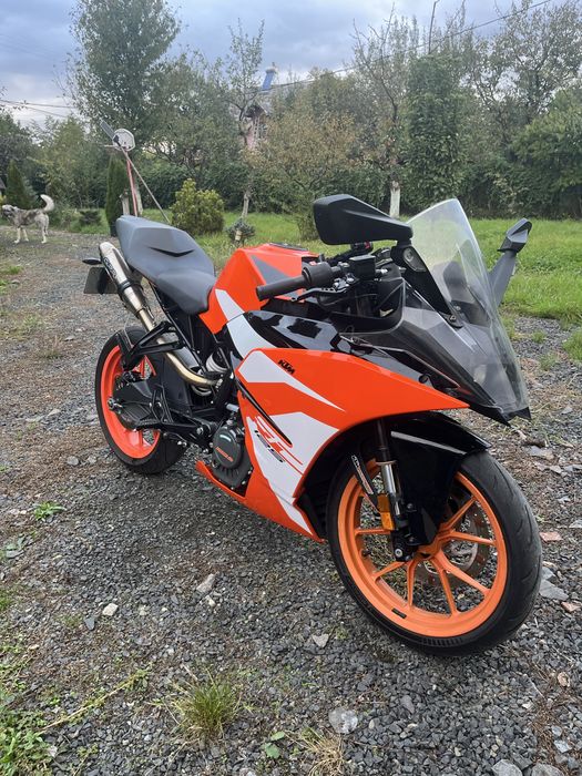 thumbnail image 2 of KTM RC125 (2014-2019) Motul Oil & HiFlo Oil Filter Service Kit – 10W-40 2 of 5