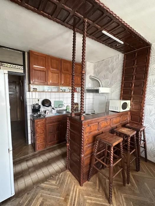 Тристаен апартамент за продажба в Център