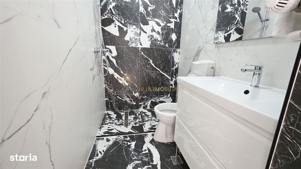 Apartament premium 80 mp Prima inchiriere Curte proprie 40 mp Strada P