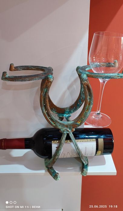 Уникална стойка за вино