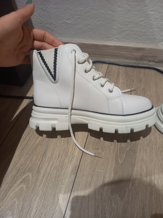 Светло бежови боти 38,5