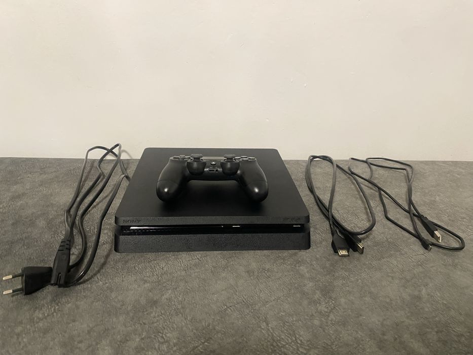 Продавам PS4 Slim 500GB – Отлично състояние, неотваряна конзола!