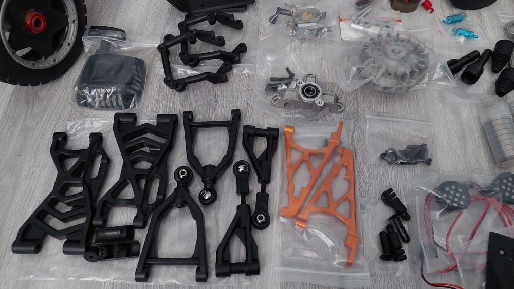 Радиоуправляемая машина на ДВС Baja 5B