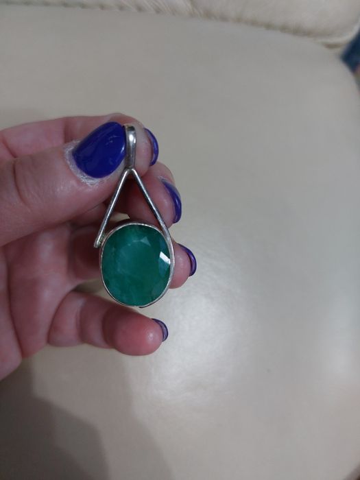 Vând pandant superb din argint 925 si smarald.