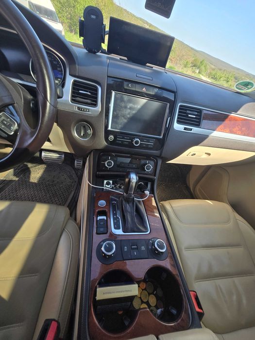 VW Touareg 4.2TDI V8 380к.с...R line ..KeyGo Dynaudio ..DISTRONIC