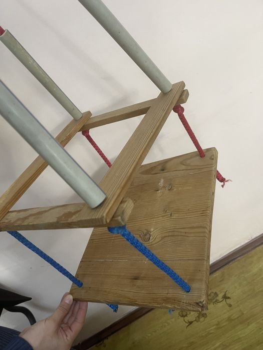 Деревянная качеля