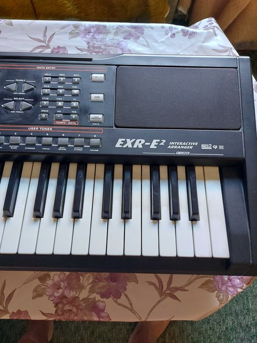Синтезатор Аранжор ROLAND EXR-E2