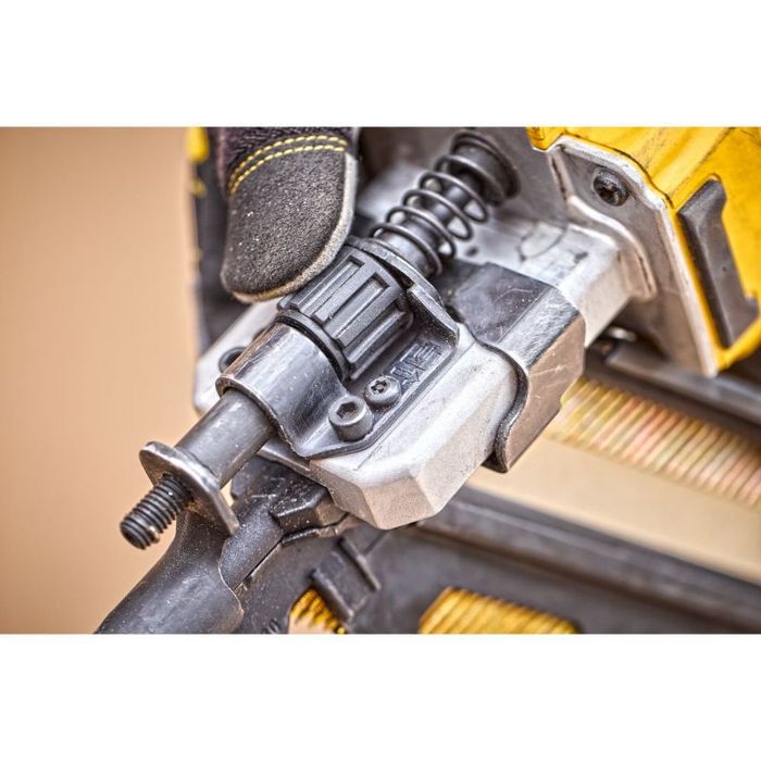 Акумулаторен такер за дърво DeWALT DCN930P2, 18V