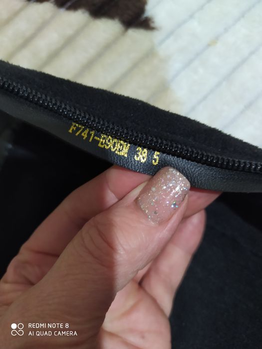 Продам замшевые сапоги