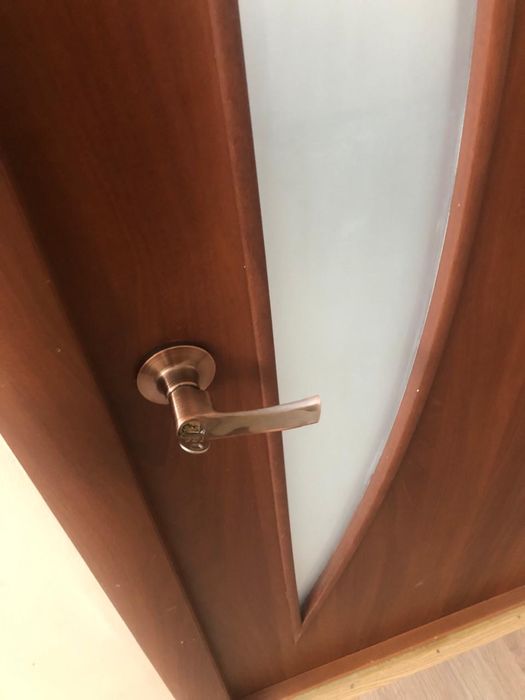 Продаются двери б/у замовывоз