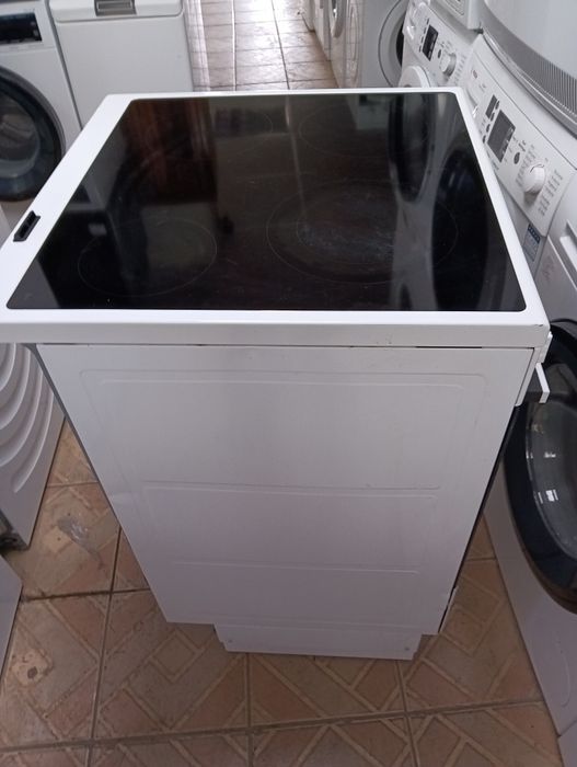 Свободно стояща печка с керамичен плот VOSS   с две години Гаранция!