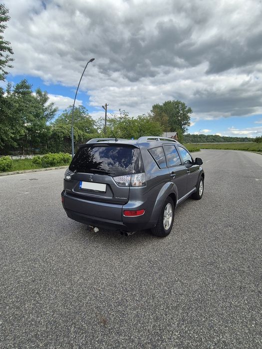 Mitsubishi Outlander 2.0 TDI-140 CP 4x4 decuplabil la buton