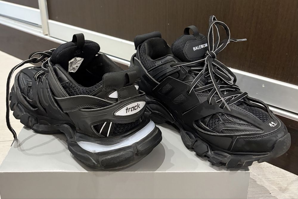 Balenciaga track