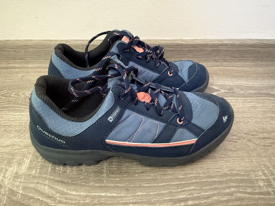 2 perechi Adidași drumeție